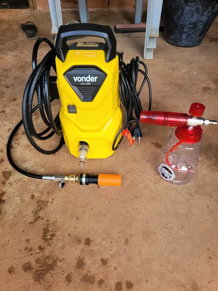 Foto enviada pelo cliente: lavadora Vonder LAV 1300 com espumador e acessórios